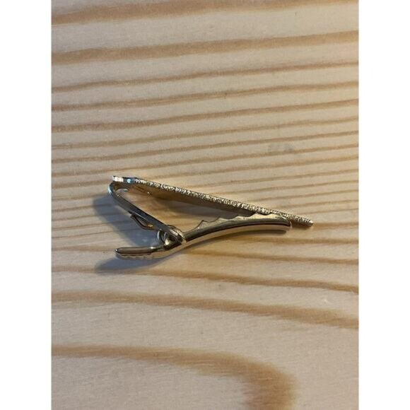 Silver Tone Carpenters Woodworking Handyman Saw Tie Bar - Picture 2 of 4